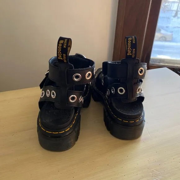 Dr. Martens Ricki Hardware Nappa Lux Leather Platform Sandals Size 7