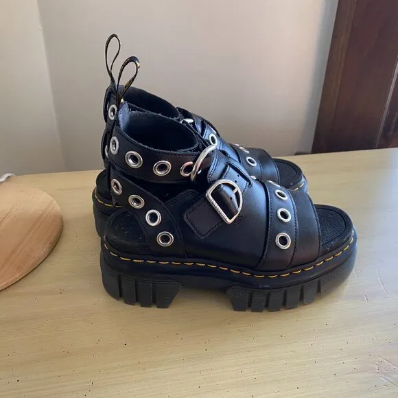 Dr. Martens Ricki Hardware Nappa Lux Leather Platform Sandals Size 7