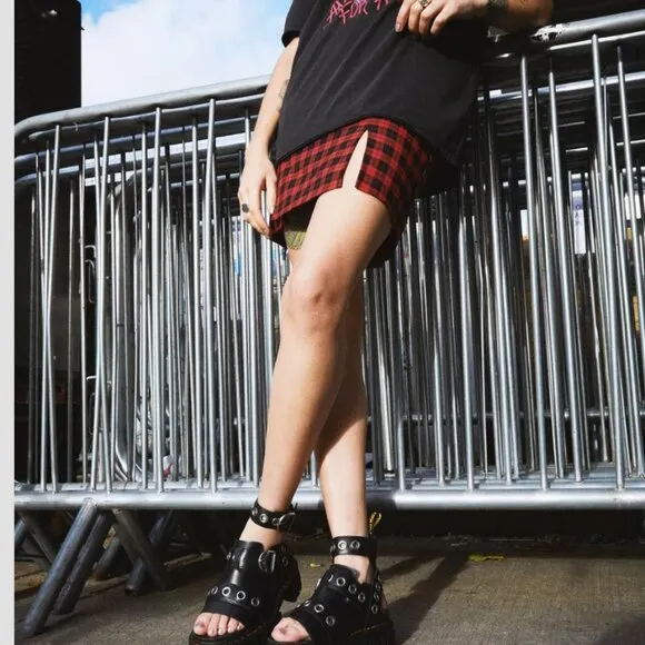 Dr. Martens Ricki Hardware Nappa Lux Leather Platform Sandals Size 7