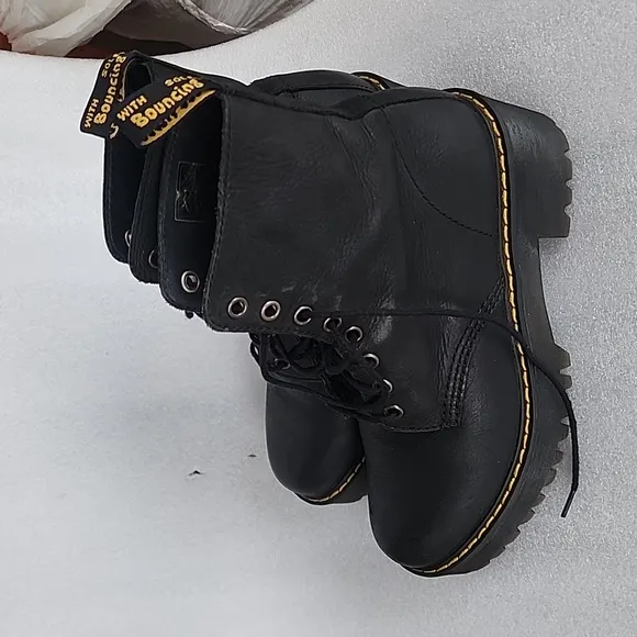 Dr Martens Shriver Hi Size 7 Used