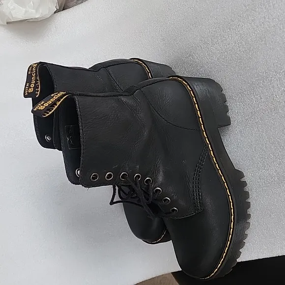 Dr Martens Shriver Hi Size 7 Used
