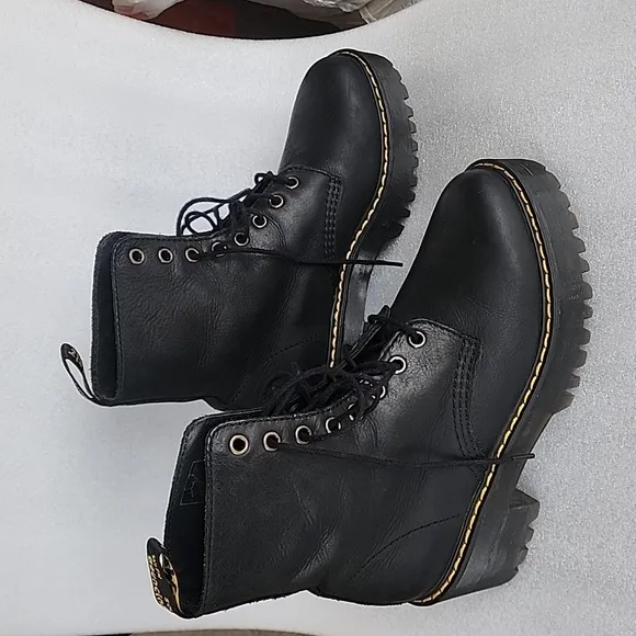 Dr Martens Shriver Hi Size 7 Used