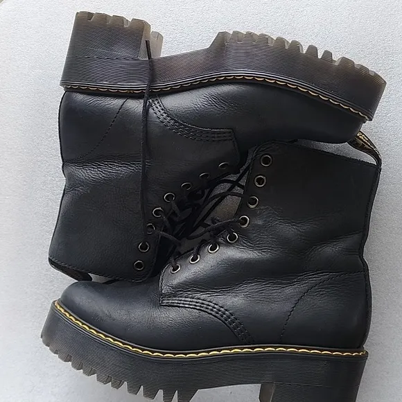 Dr Martens Shriver Hi Size 7 Used