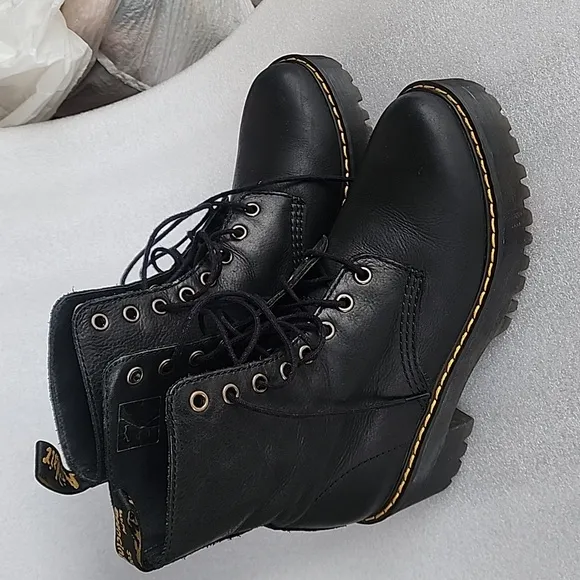 Dr Martens Shriver Hi Size 7 Used