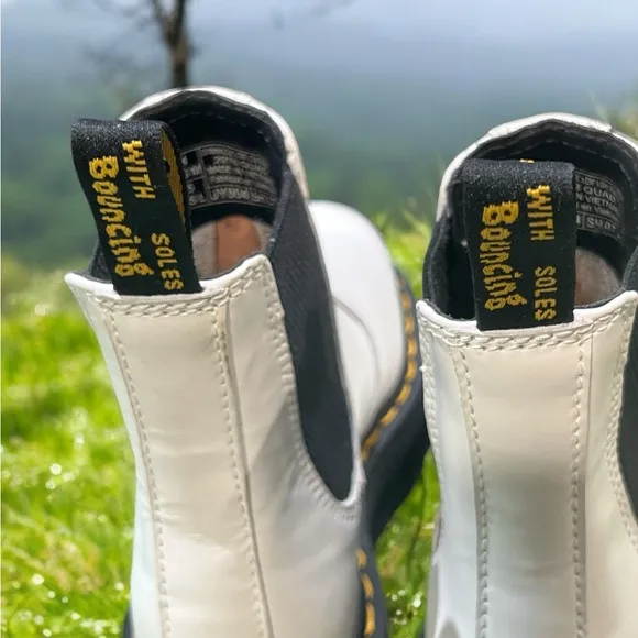 Dr. Martens White Air Wair with Soles Bouncing White Leather Boots Size 5W/4M.
