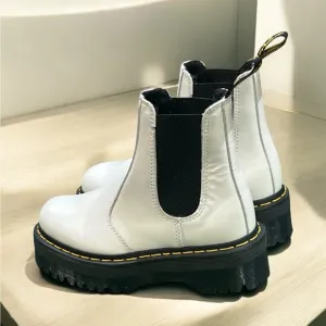 Dr. Martens White Air Wair with Soles Bouncing White Leather Boots Size 5W/4M.