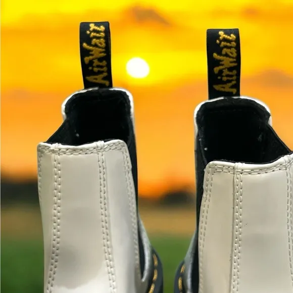 Dr. Martens White Air Wair with Soles Bouncing White Leather Boots Size 5W/4M.