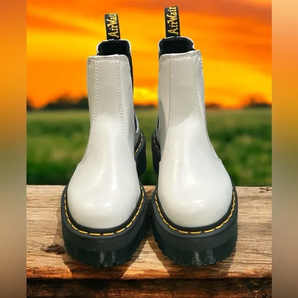 Dr. Martens White Air Wair with Soles Bouncing White Leather Boots Size 5W/4M.