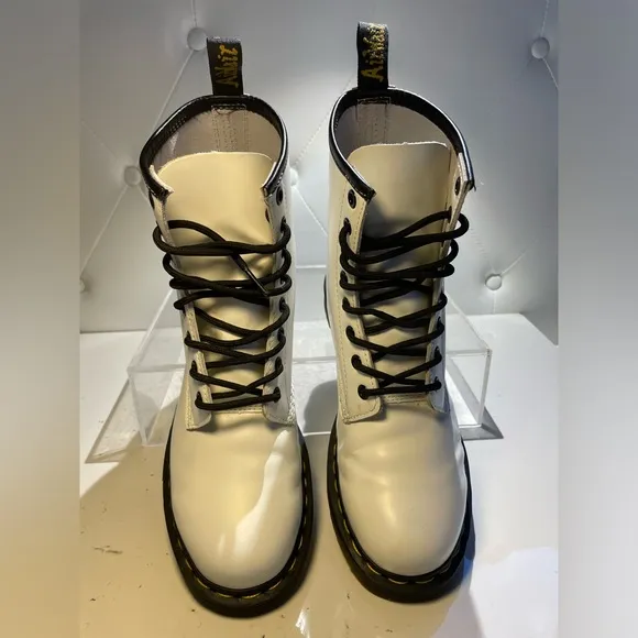 Dr. Martens White Leather 1460 boots sz 39 good condition