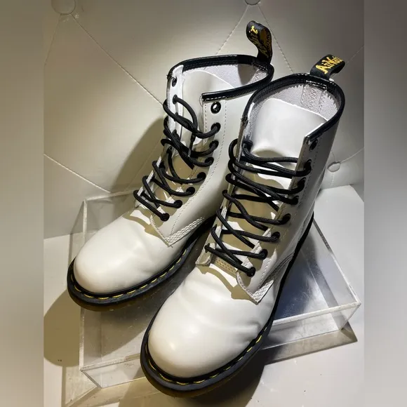 Dr. Martens White Leather 1460 boots sz 39 good condition