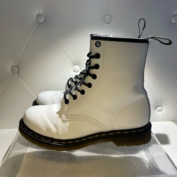 Dr. Martens White Leather 1460 boots sz 39 good condition