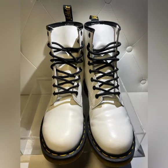 Dr. Martens White Leather 1460 boots sz 39 good condition