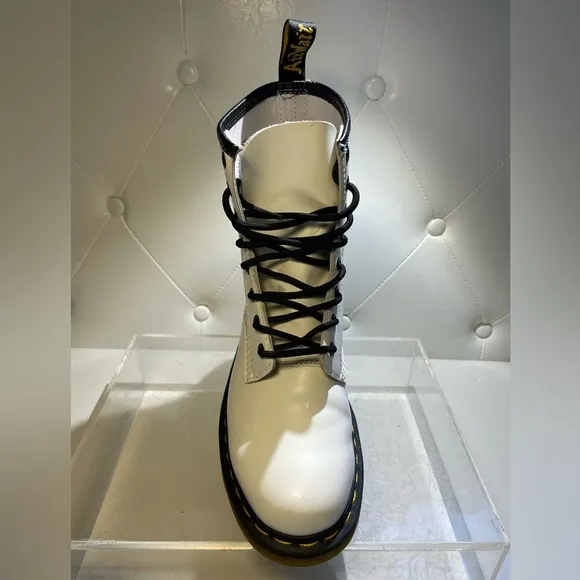 Dr. Martens White Leather 1460 boots sz 39 good condition