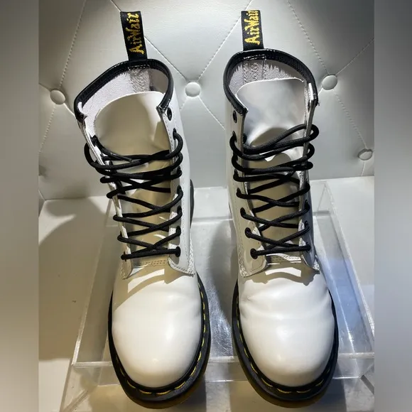 Dr. Martens White Leather 1460 boots sz 39 good condition
