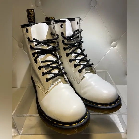 Dr. Martens White Leather 1460 boots sz 39 good condition