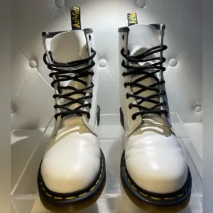 Dr. Martens White Leather 1460 boots sz 39 good condition