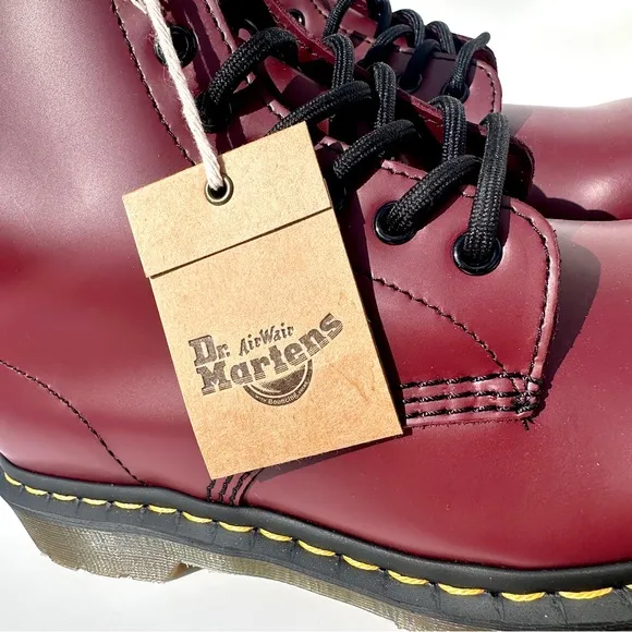 Dr. Martens Women's 1460 8-Eye Smooth Leather Combat Boot Size 8 NWT