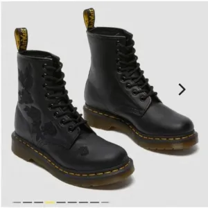 Dr Martens Women's 1460 Vonda Mono Boot Size 36 (5US) Black Embroidered Flowers