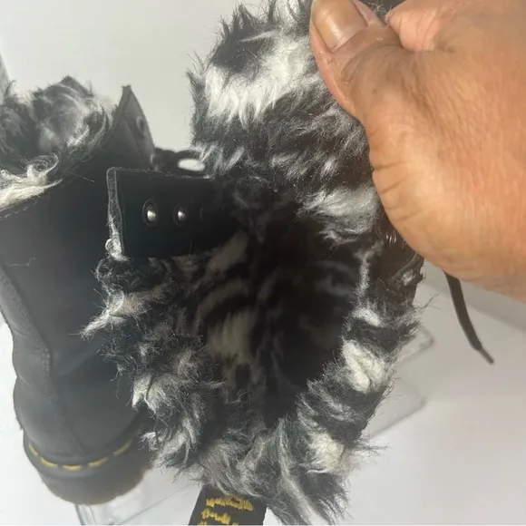 DR MARTENS Women’s Leather Serena 1460 Faux Fur Combat Boots Air Wair Black 7US