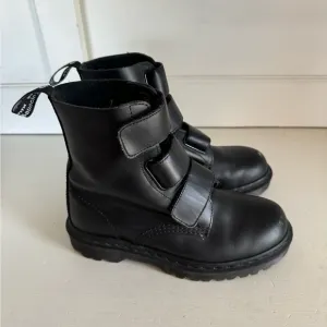 Dr. Martens women’s rare black Coralia boots size 6 (US).