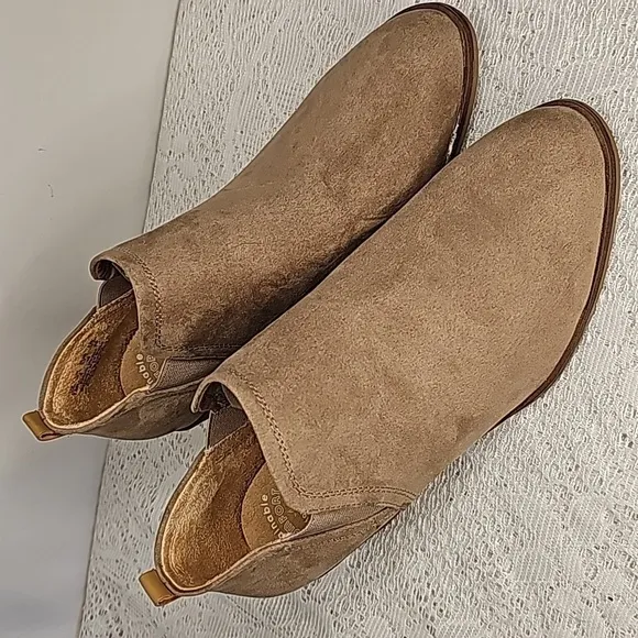 Dr. Scholl's Laurel sustainable comfort Western slip on ankle boots booties 8.5