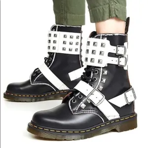 Dr.Martens 1490 Joska Stud Unisex Boots