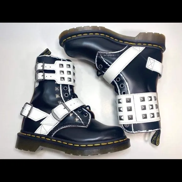 Dr.Martens 1490 Joska Stud Unisex Boots