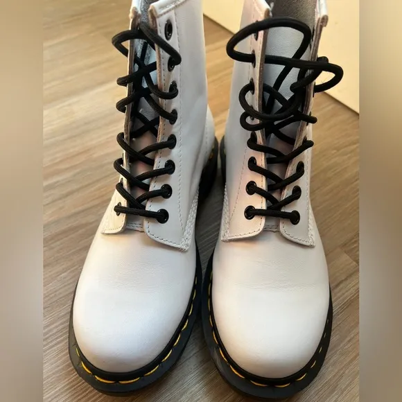 Dr.Martens Women's White leather Boots, doc martens, DOC’s, 1460 combat boots