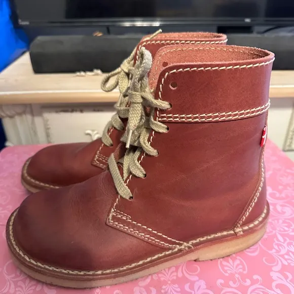 Duckfeet Favorg Boots in Bordo size 39. Preowned. Worn just a few times