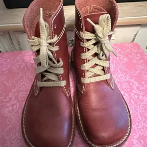 Duckfeet Favorg Boots in Bordo size 39. Preowned. Worn just a few times