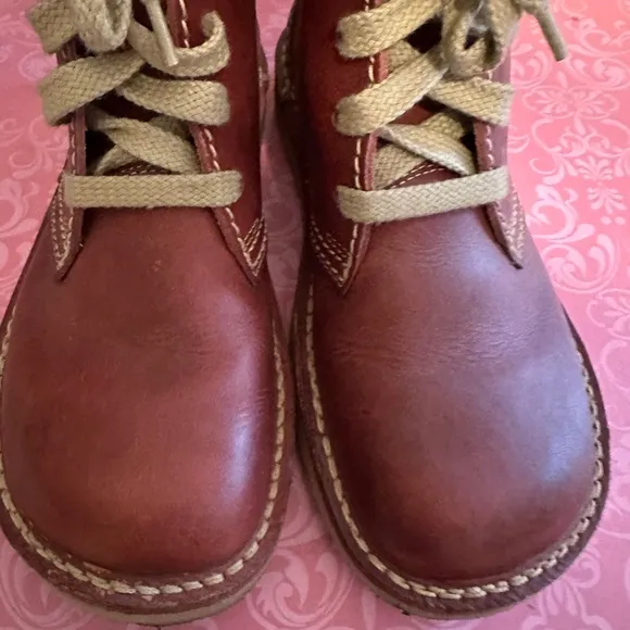 Duckfeet Favorg Boots in Bordo size 39. Preowned. Worn just a few times