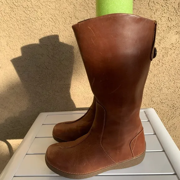 Duluth Trading brown leather boots size 8.5 Medium