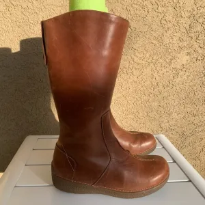 Duluth Trading brown leather boots size 8.5 Medium