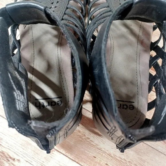 Earth Brand Gladiator Style Black Flat or Low Wedge Sandal Size 8.5 Dress Shoe