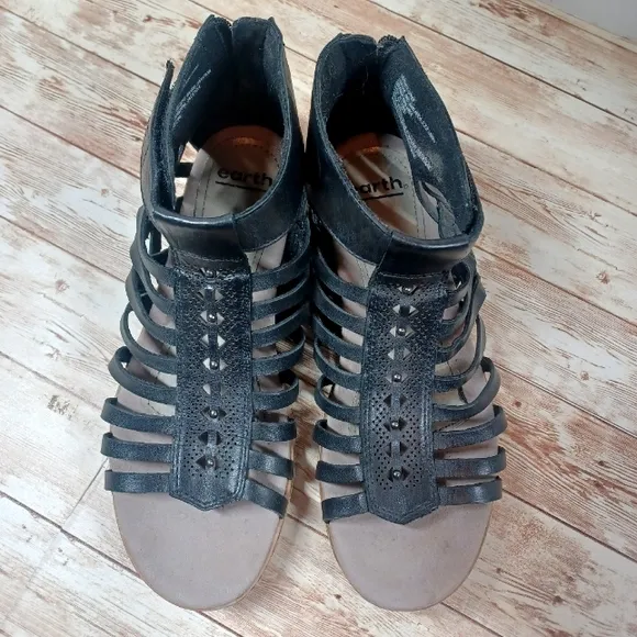 Earth Brand Gladiator Style Black Flat or Low Wedge Sandal Size 8.5 Dress Shoe