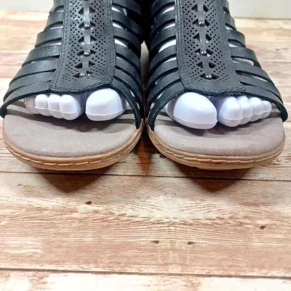Earth Brand Gladiator Style Black Flat or Low Wedge Sandal Size 8.5 Dress Shoe