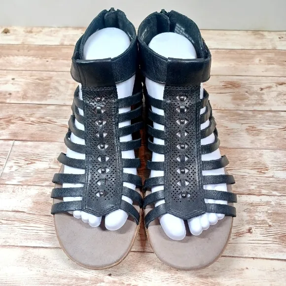 Earth Brand Gladiator Style Black Flat or Low Wedge Sandal Size 8.5 Dress Shoe