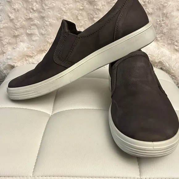 Ecco Brown Loafers Comfortable Slip-Ons/ ZIZE 9.5