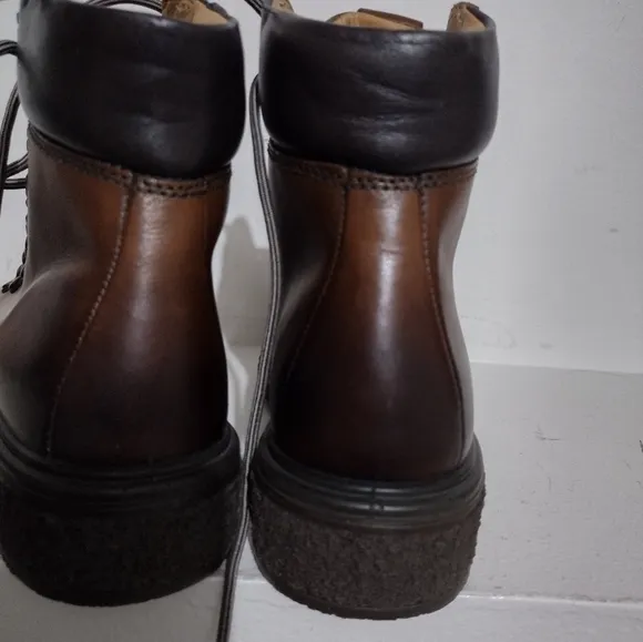 Ecco girls boots leather made size   4 us