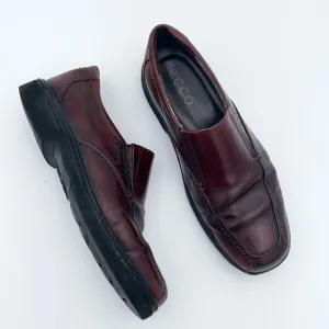 ECCO mahogany, brown leather slip on men’s loafers ￼size 43