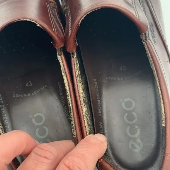 ECCO mahogany, brown leather slip on men’s loafers ￼size 43