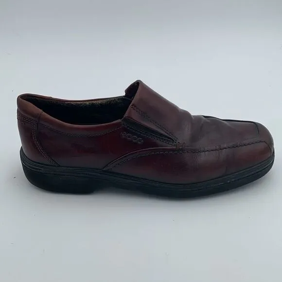 ECCO mahogany, brown leather slip on men’s loafers ￼size 43