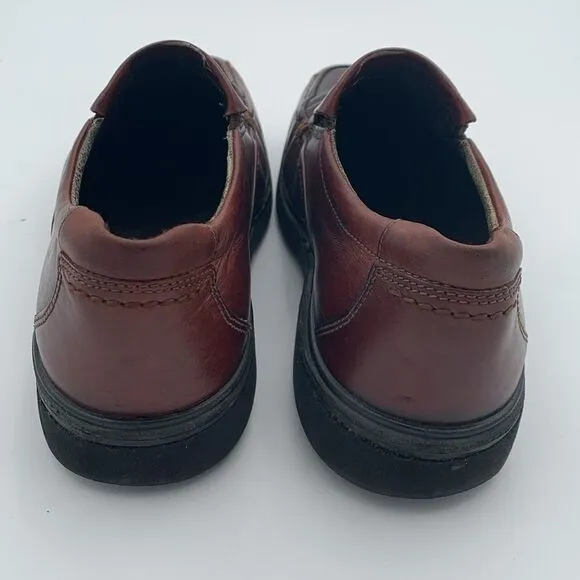 ECCO mahogany, brown leather slip on men’s loafers ￼size 43