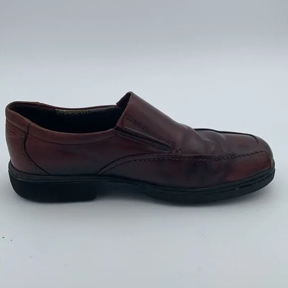 ECCO mahogany, brown leather slip on men’s loafers ￼size 43