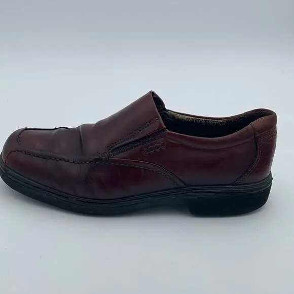 ECCO mahogany, brown leather slip on men’s loafers ￼size 43
