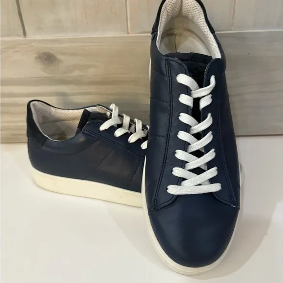 ECCO Men’s Navy Blue Leather Sneakers
