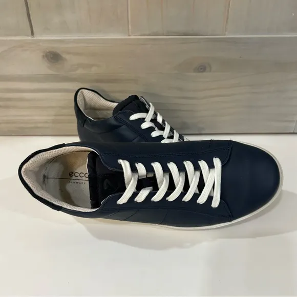 ECCO Men’s Navy Blue Leather Sneakers