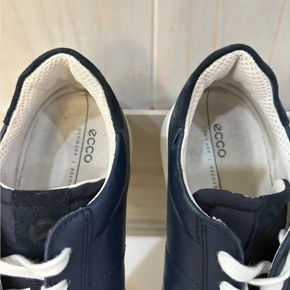ECCO Men’s Navy Blue Leather Sneakers