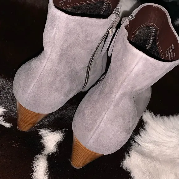 ENEIDA SUEDE WEDGE BOOTS