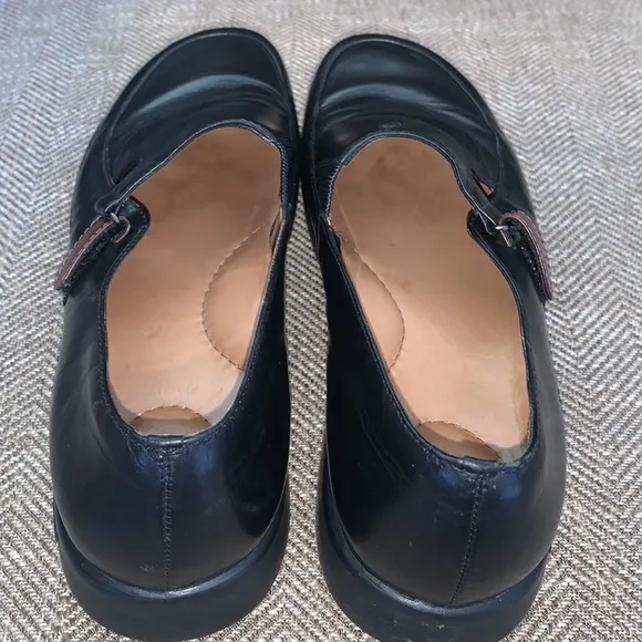 EUC Dansko Loafers with Velcro strap Size 40.
